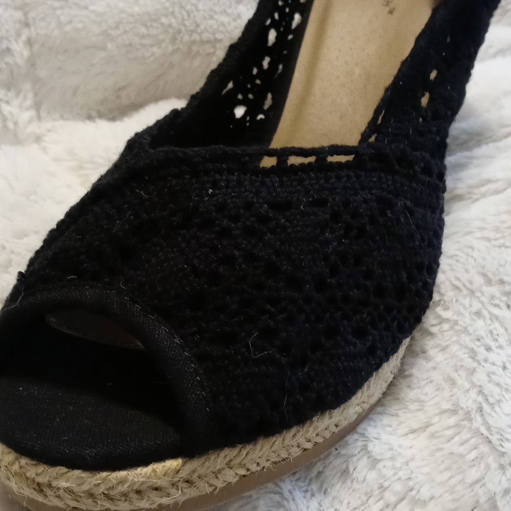 ✳️3/$20✳️ NWOT Jaclyn Smith Black Wedges